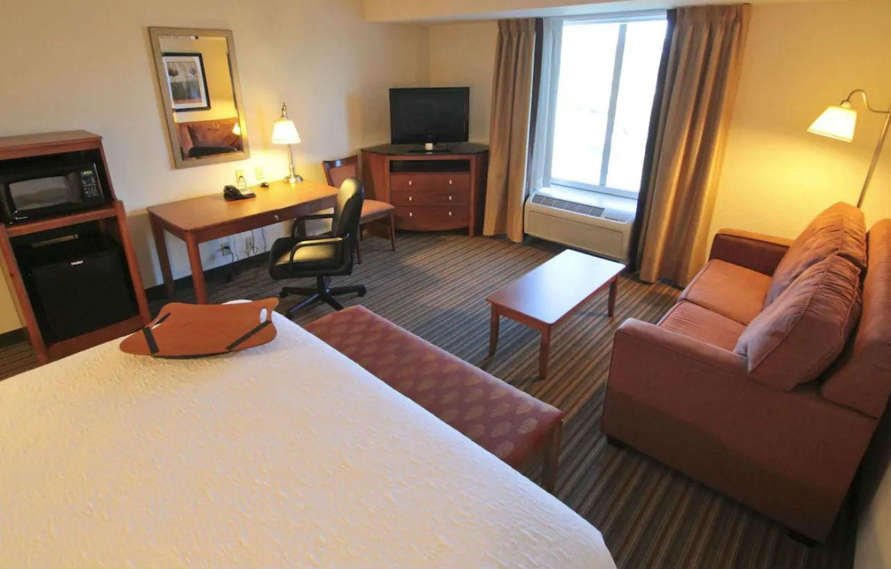 Hampton Inn Hampton-Newport News Exterior photo