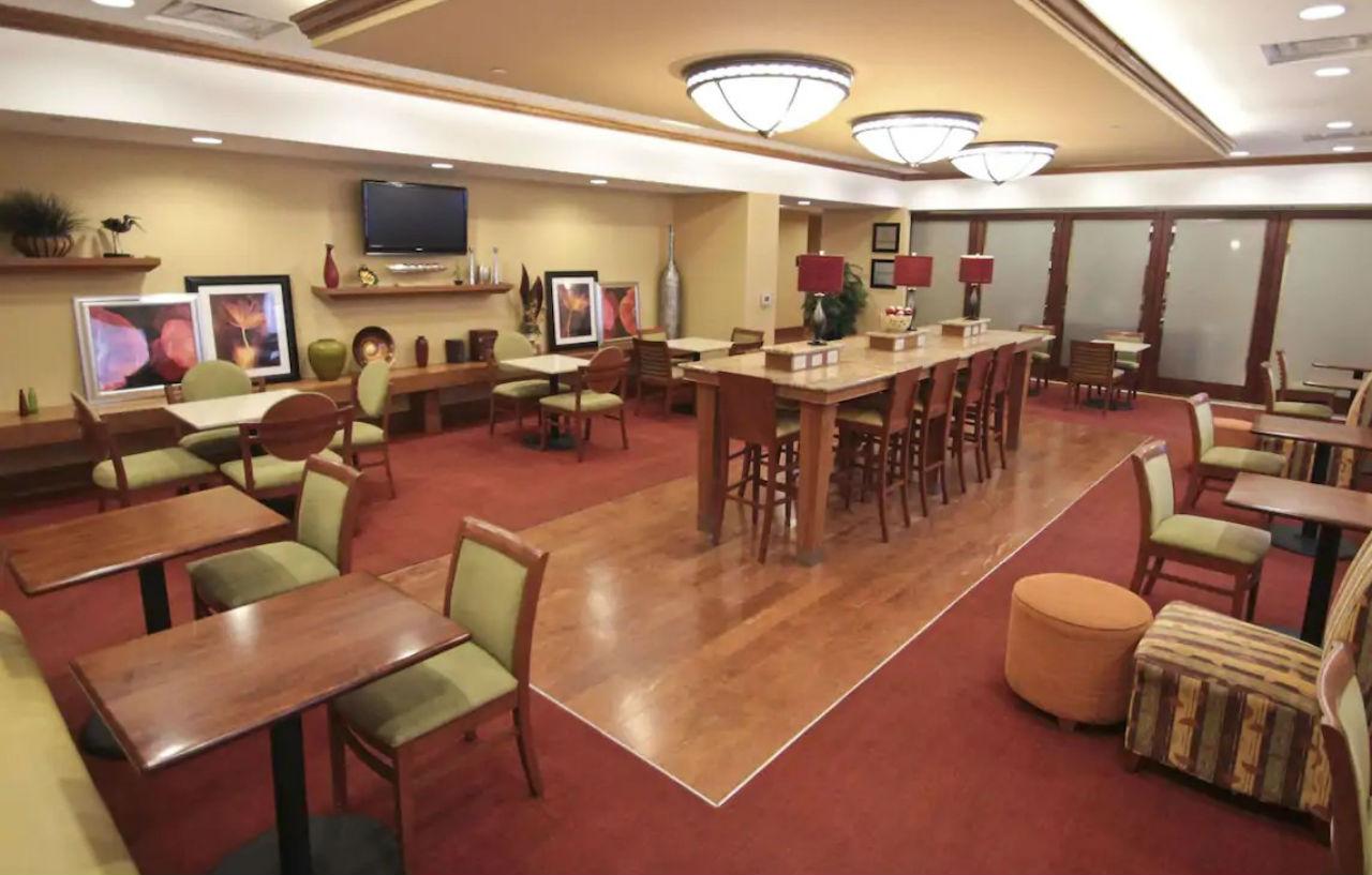 Hampton Inn Hampton-Newport News Exterior photo