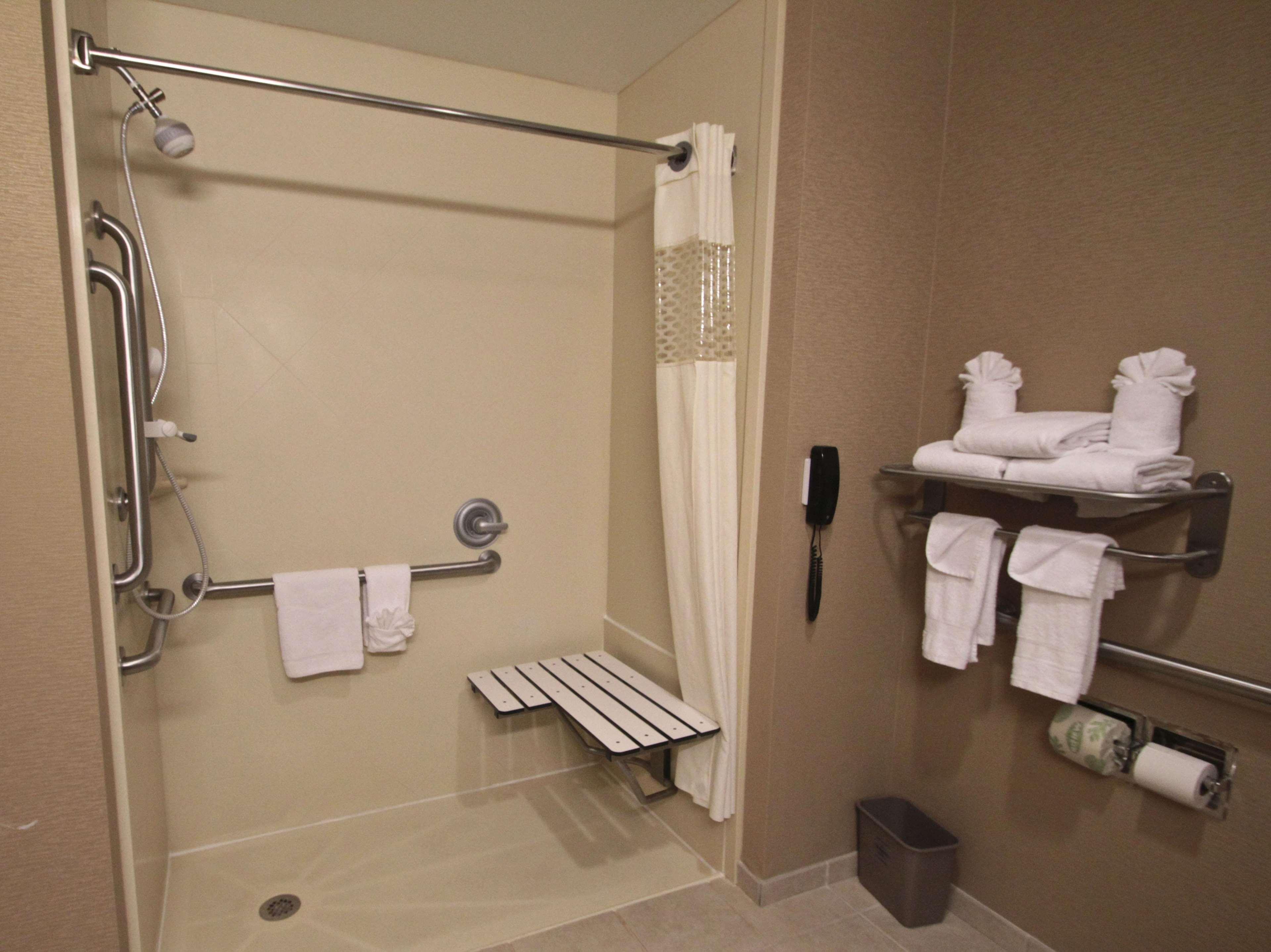Hampton Inn Hampton-Newport News Exterior photo