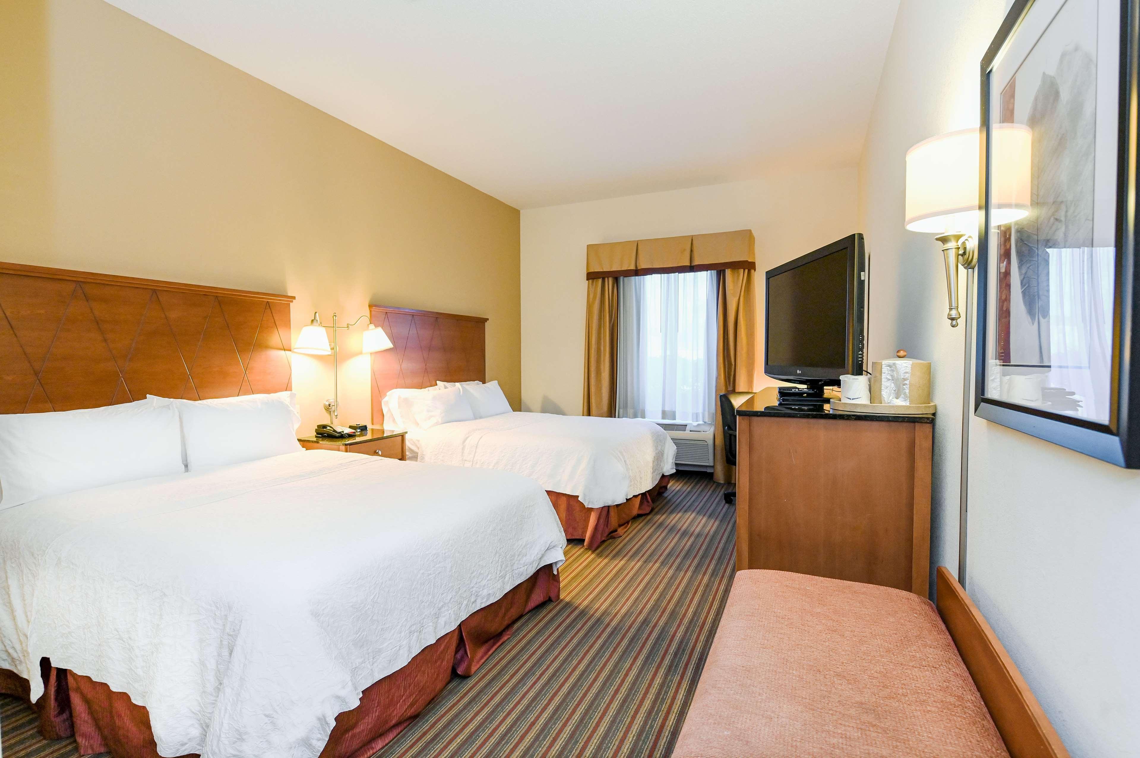 Hampton Inn Hampton-Newport News Exterior photo